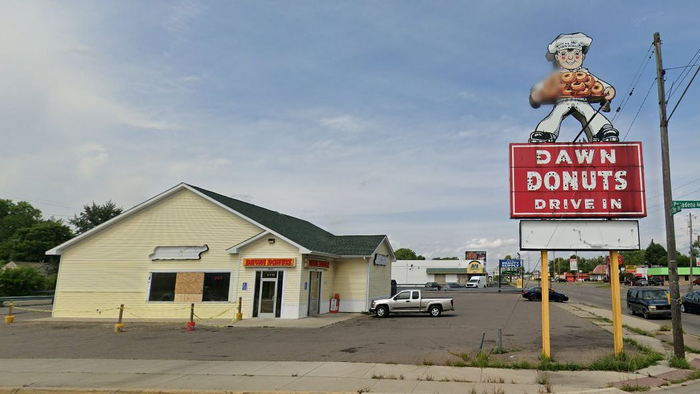 Dawn Donuts - 3405 Clio Rd - Flint Mi 48504 (newer photo)